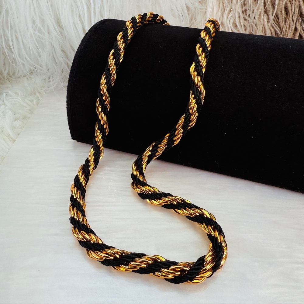 Gorgeous vintage Goldton and Black Twisted Rope Necklace - Picture 8 of 11